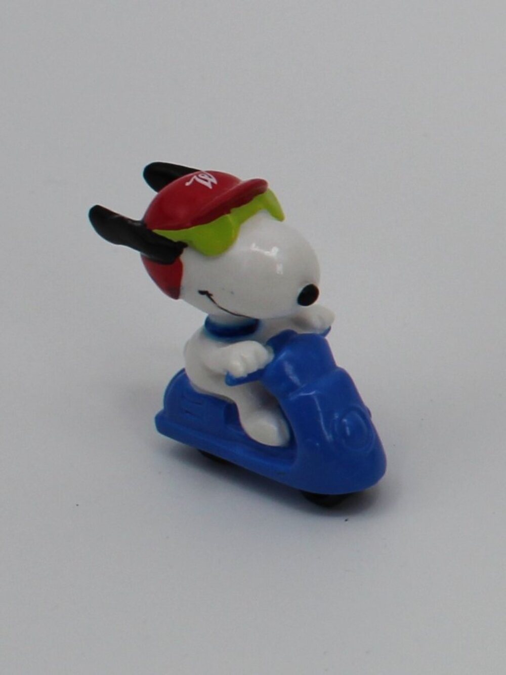 Snoopy Riding‎ Blue Scooter PVC Whitman's Mini Peanuts Figure 1990's